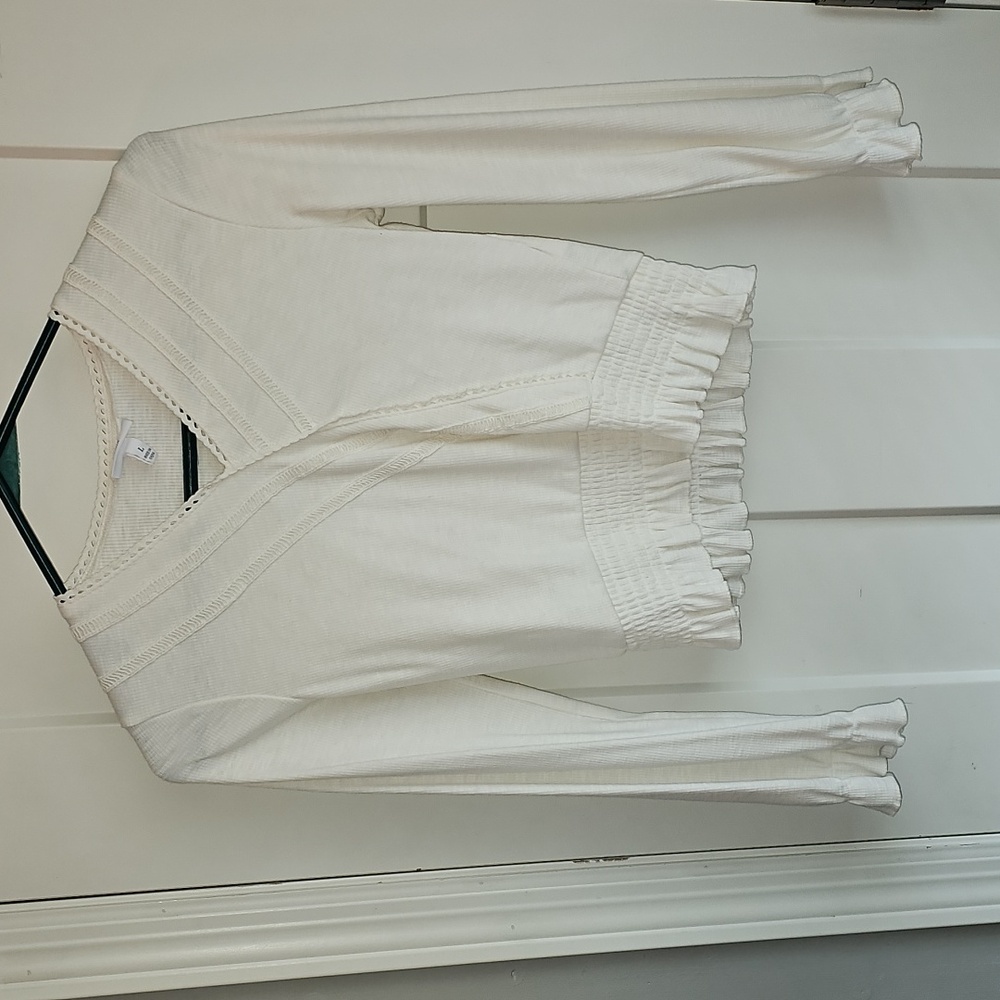 Girls youth large Willow & Root long sleeve cream top.